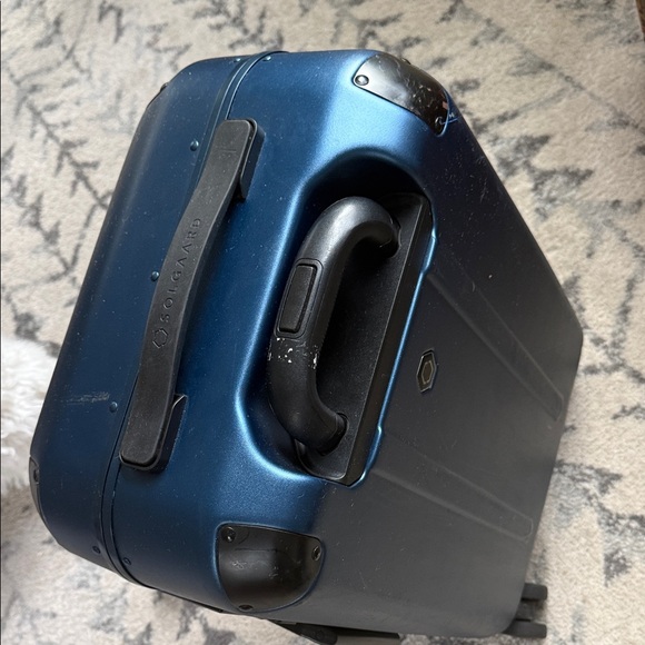 Solgaard Carry On 22 inch Navy Hardside Spinner Suitcase - Picture 3 of 7